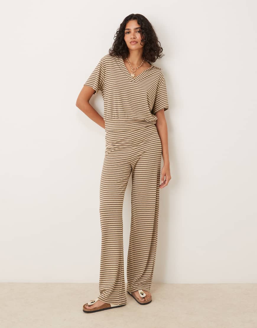 ASOS DESIGN - Weit geschnittene Hose in Neutral gestreift, Kombiteil-Bunt von ASOS DESIGN