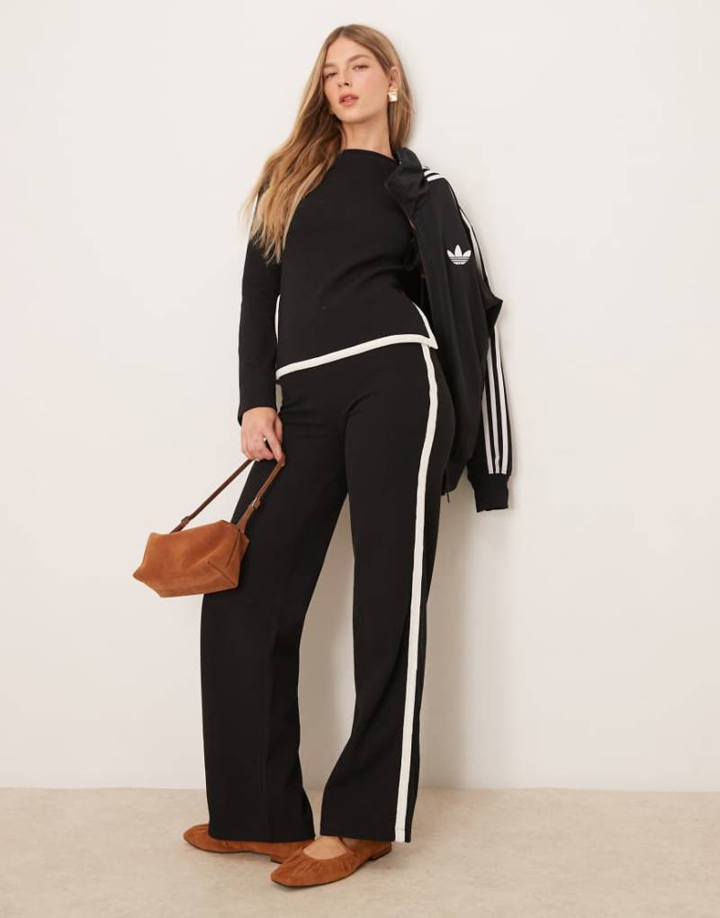 ASOS DESIGN - Weit geschnittene Hose in Schwarz mit Zierstreifen und Waffelstruktur, Kombiteil von ASOS DESIGN