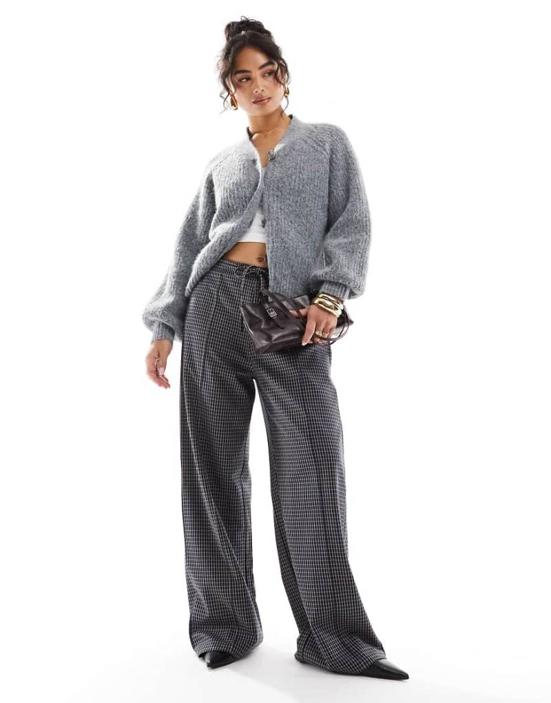ASOS DESIGN - Weit geschnittene Hose mit verdecktem Kordelzugbund und Karomuster-Bunt von ASOS DESIGN
