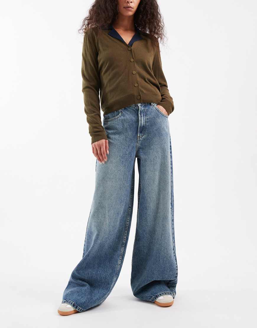 ASOS DESIGN - Weit geschnittene Jeans in Vintage-Waschung mit hohem Bund und Zuglasche-Blau von ASOS DESIGN