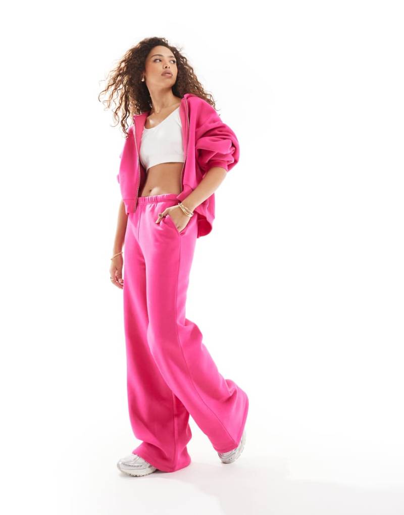 ASOS DESIGN - Weit geschnittene Jogginghose in Rosa, Kombiteil-Rot von ASOS DESIGN