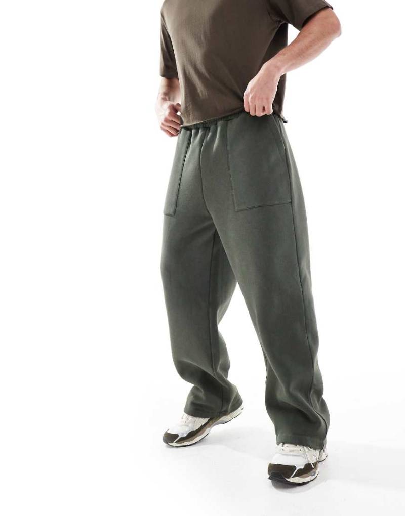 ASOS DESIGN - Weit geschnittene Jogginghose in verwaschenem Grün mit Taschen von ASOS DESIGN