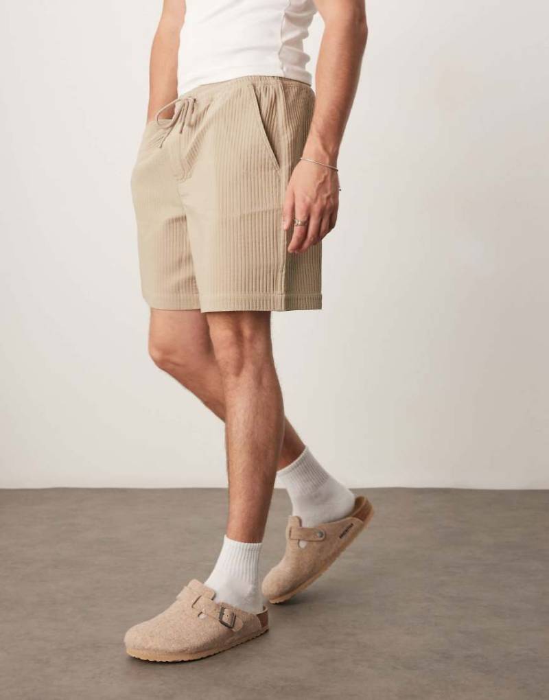 ASOS DESIGN - Weit geschnittene Shorts in Beige mit Plisseefalten-Neutral von ASOS DESIGN