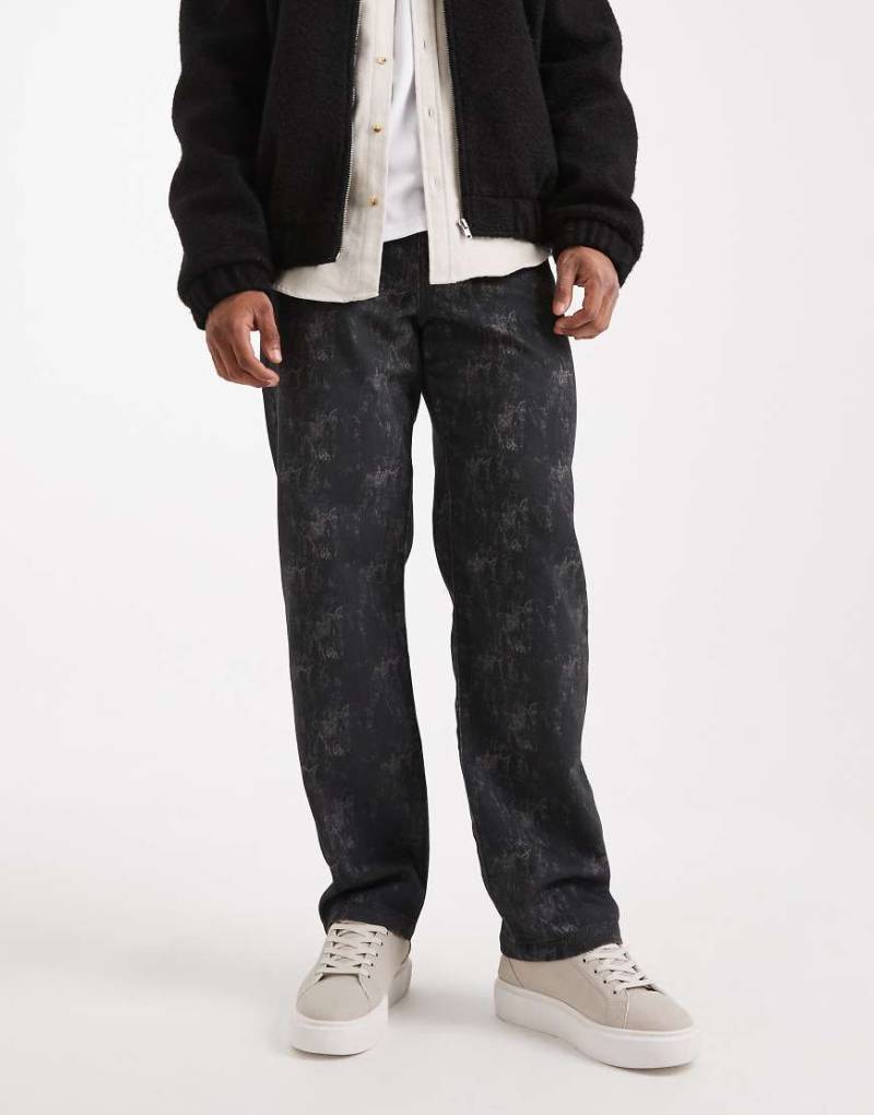ASOS DESIGN - Weite, gemusterte Jeans in Schwarz von ASOS DESIGN