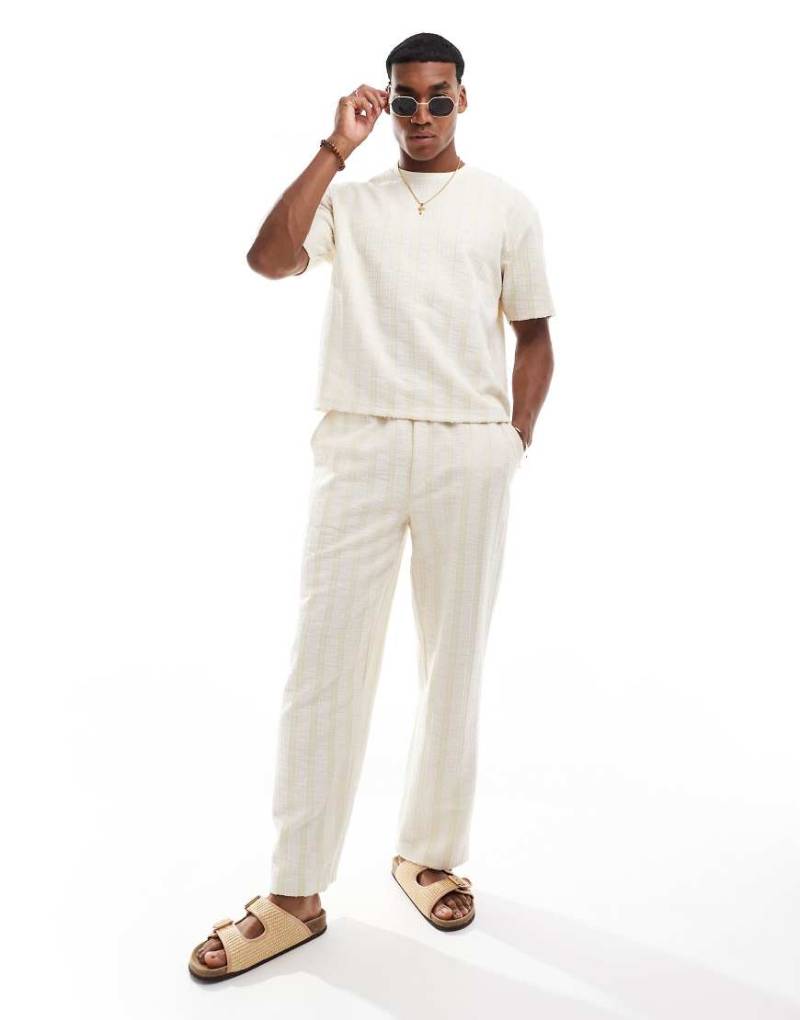 ASOS DESIGN - Weite, gestreifte Hose in neutralem Farbton mit Kordelzug in der Taille, Kombiteil von ASOS DESIGN