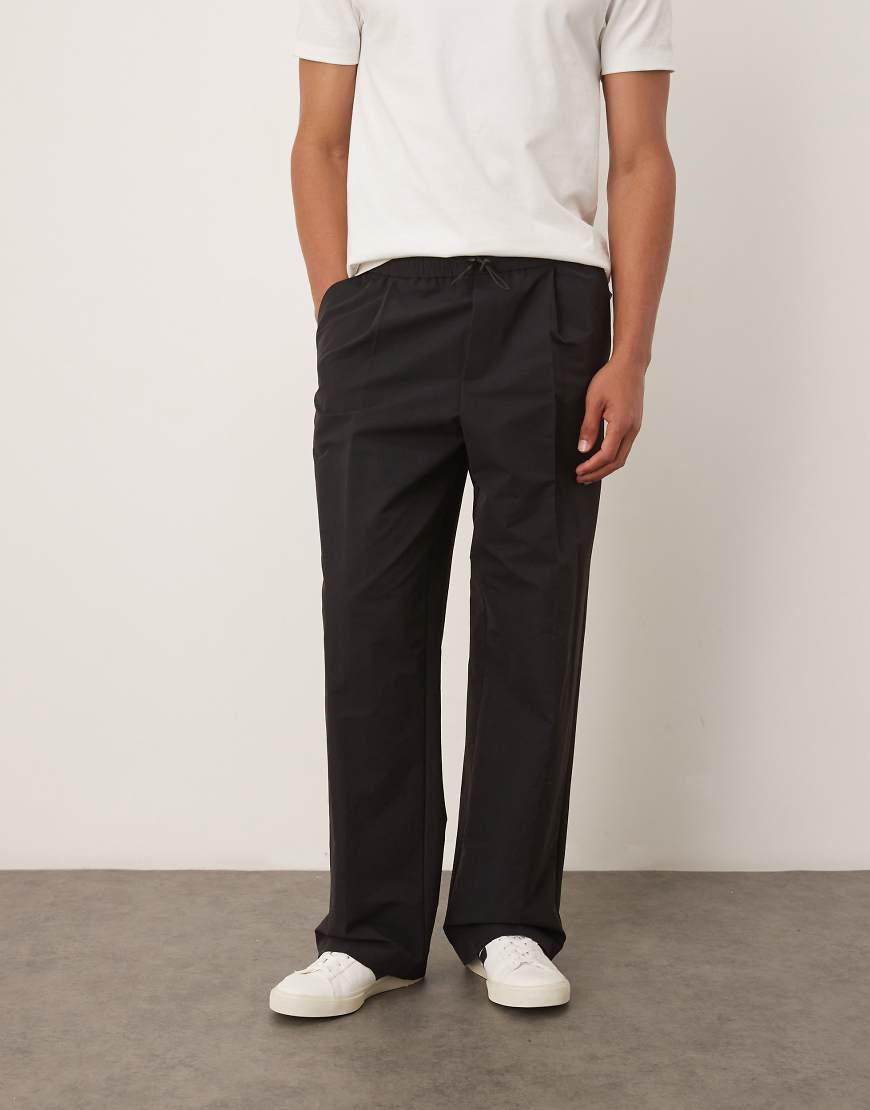 ASOS DESIGN - Weite Anzughose aus lässigem Funktionsstoff in Schwarz von ASOS DESIGN