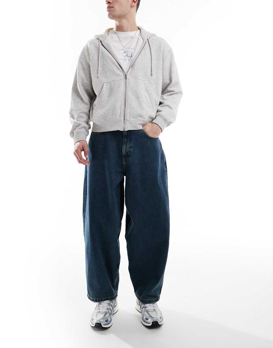ASOS DESIGN - Weite Oversize-Jeans in mittelblauer Waschung ASOS DESIGN - Weite Oversize-Jeans in mittelblauer Waschung von ASOS DESIGN