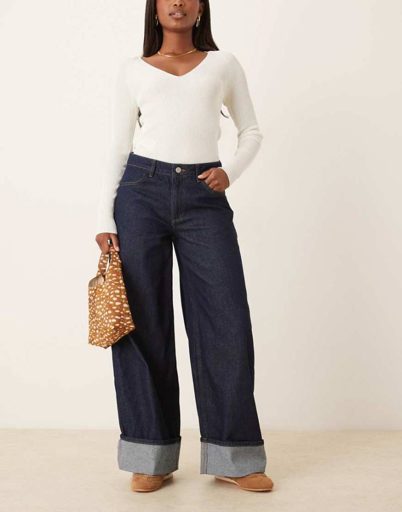 ASOS DESIGN - Weite Boyfriend-Jeans in Rinse-Waschung mit umgeschlagenem Saum und Oversize-Passform-Marineblau von ASOS DESIGN
