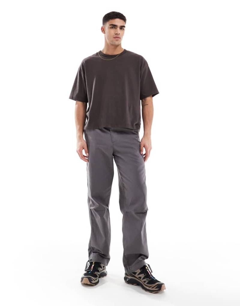 ASOS DESIGN - Weite Cargohose in Anthrazit-Grau von ASOS DESIGN
