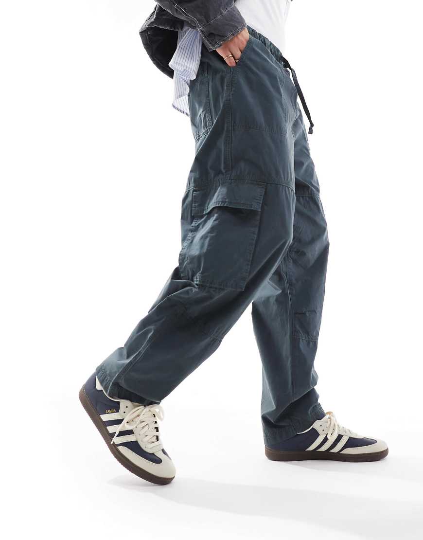 ASOS DESIGN - Weite Cargohose in Marineblau-Grau von ASOS DESIGN