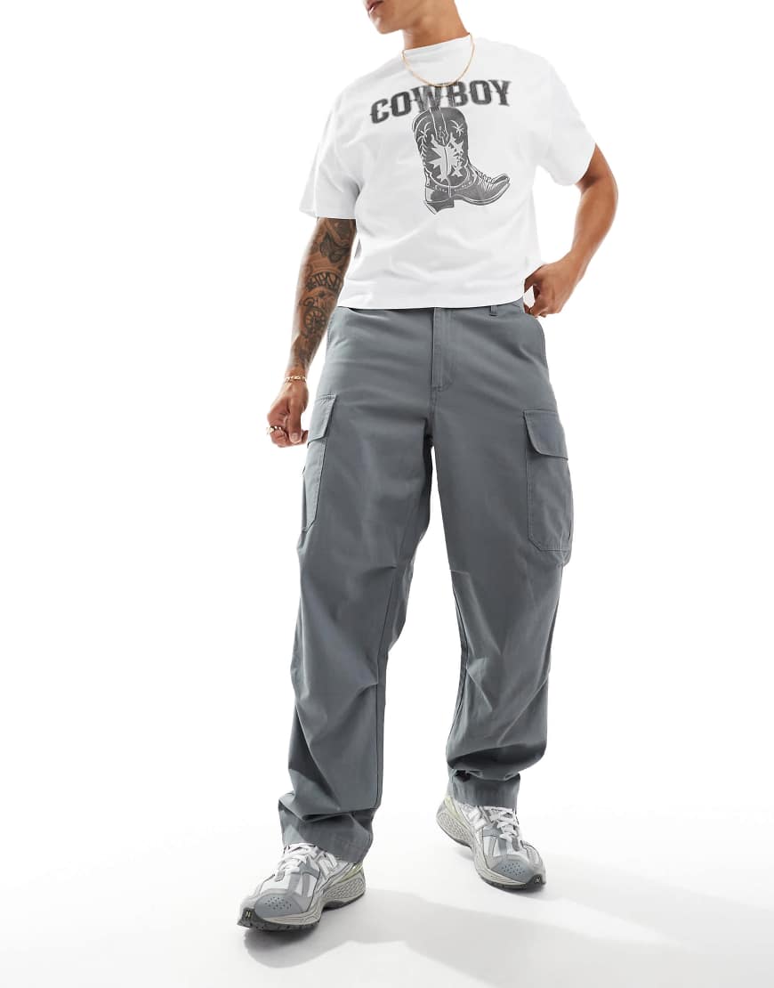 ASOS DESIGN - Weite Cargohose in Dunkelgrau von ASOS DESIGN