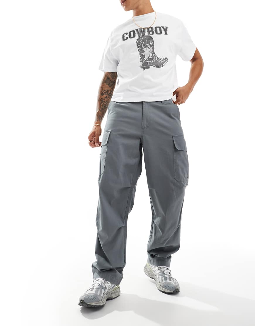 ASOS DESIGN - Weite Cargohose in Anthrazit-Grau ASOS DESIGN - Weite Cargohose in Anthrazit-Grau von ASOS DESIGN