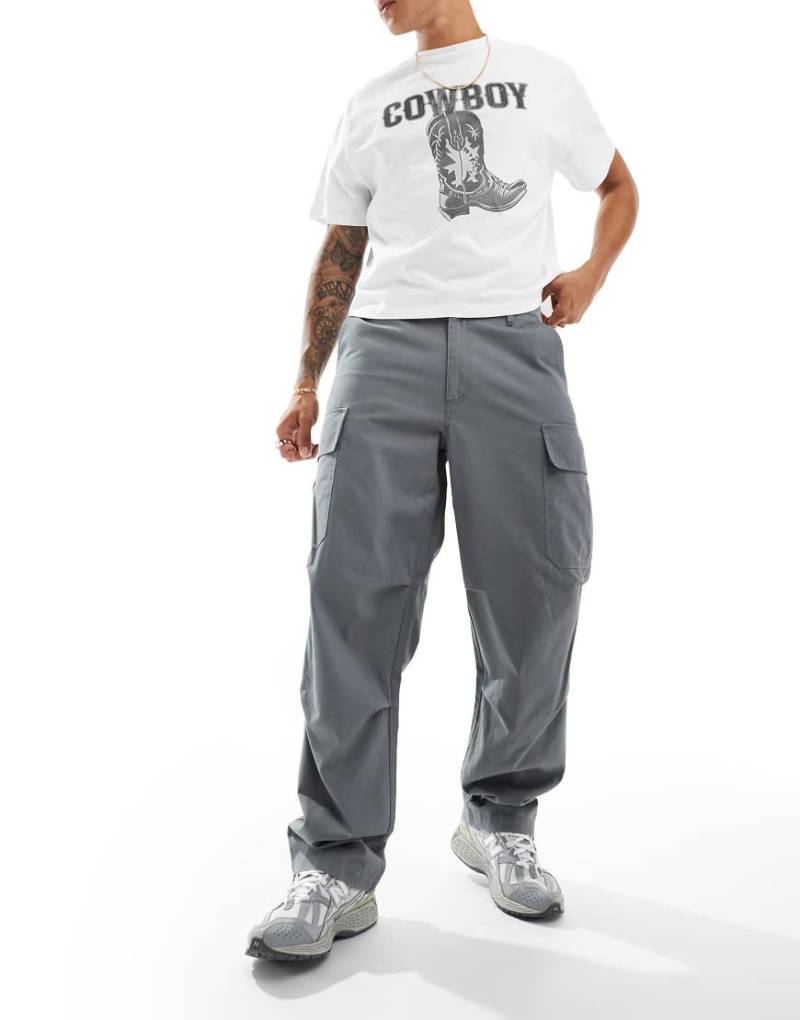 ASOS DESIGN - Weite Cargohose in Anthrazit-Grau von ASOS DESIGN