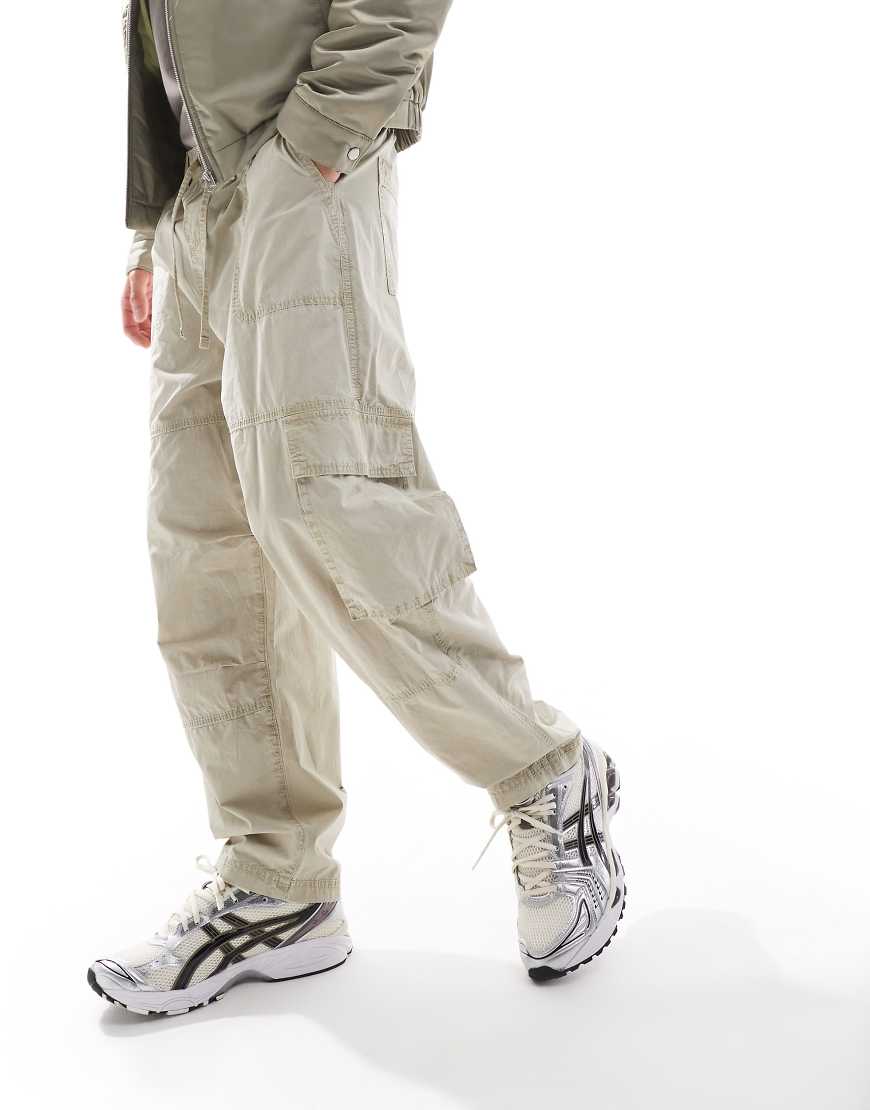 ASOS DESIGN - Weite Cargohose in verwaschenem Steinbeige mit Einsätzen-Weiß ASOS DESIGN - Weite Cargohose in verwaschenem Steinbeige mit Einsätzen-Weiß von ASOS DESIGN