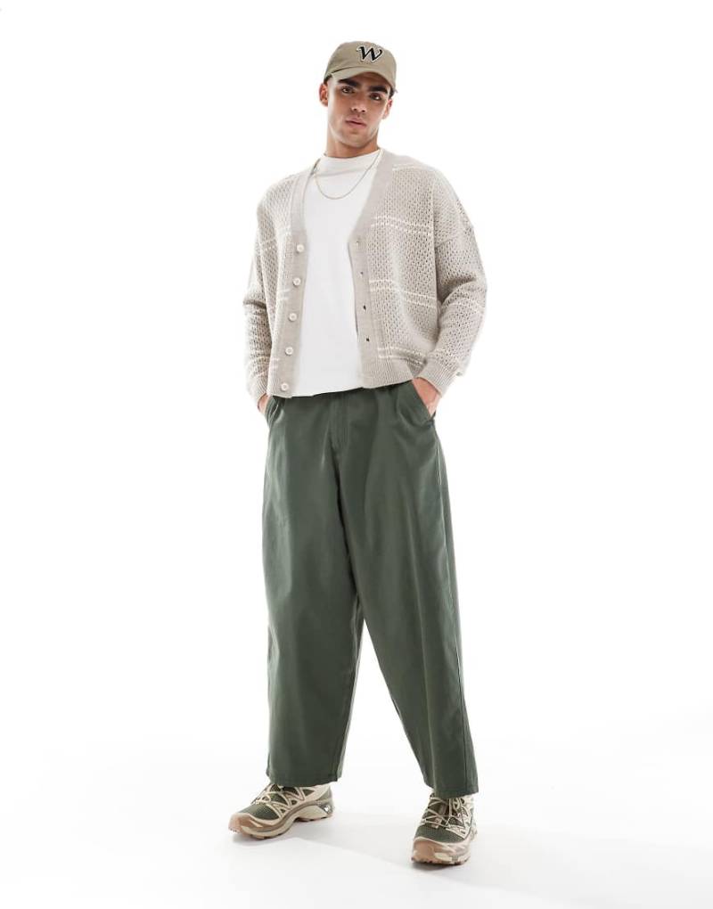 ASOS DESIGN - Weite Oversize-Chinohose in Khaki-Grün von ASOS DESIGN