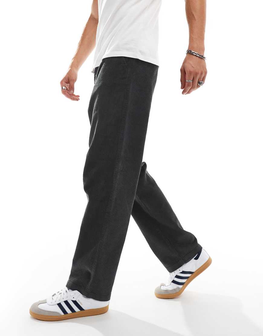 ASOS DESIGN - Weite Cordhose in Anthrazit-Schwarz von ASOS DESIGN