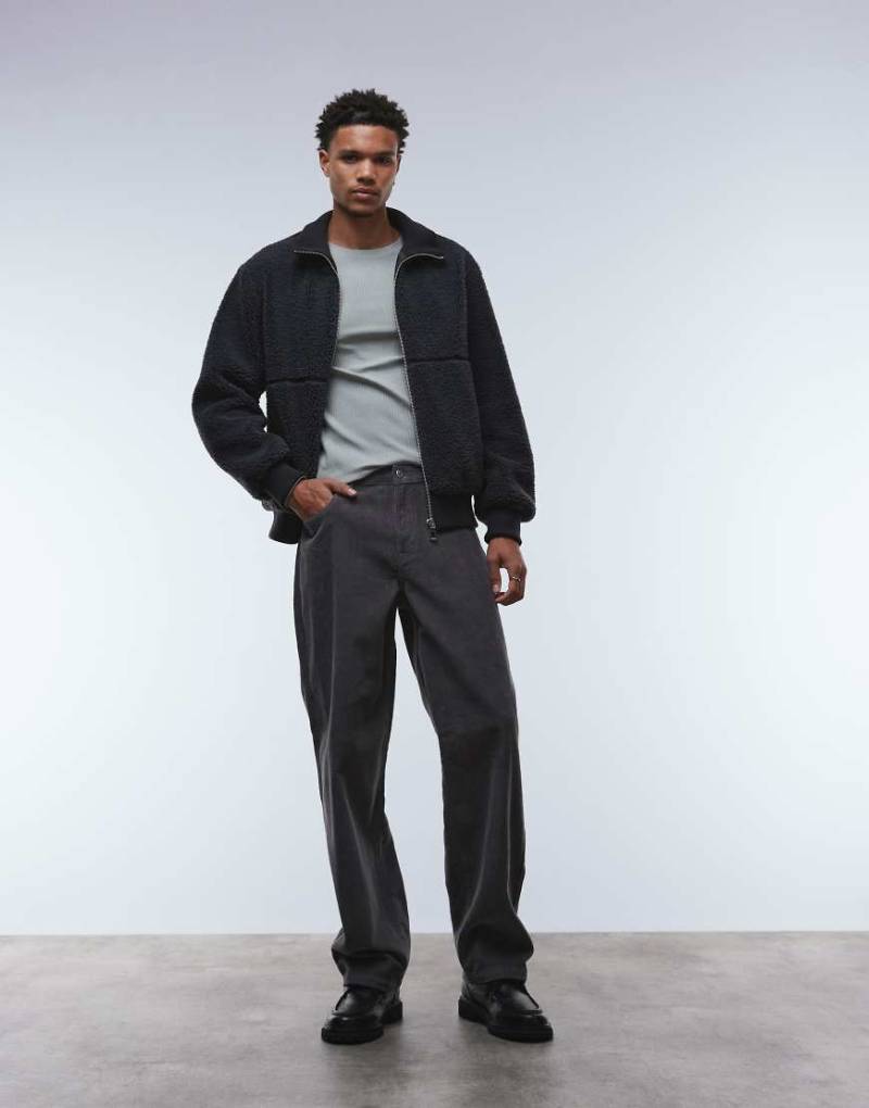 ASOS DESIGN - Weite Cordhose in Grau ASOS DESIGN - Weite Cordhose in Grau von ASOS DESIGN