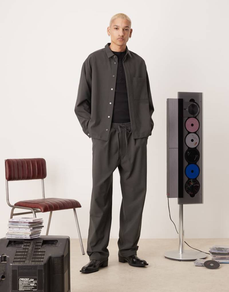 ASOS DESIGN - Weite Hose in Anthrazit, Kombiteil-Grau von ASOS DESIGN