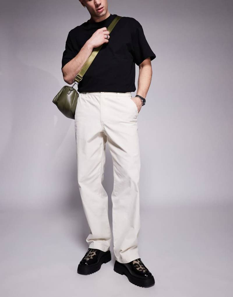 ASOS DESIGN - Weite Hose in Ecru mit Workwear-Aufnäher-Neutral von ASOS DESIGN