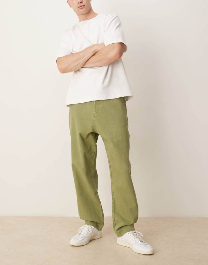 ASOS DESIGN - Weite Hose in Khaki mit Gesäßtaschen-Detail-Grün von ASOS DESIGN