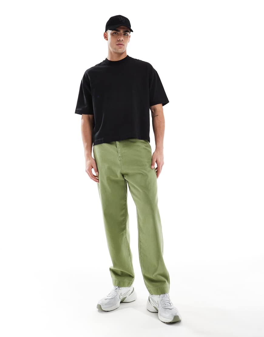 ASOS DESIGN - Weite Hose in Khaki mit Gesäßtaschen-Detail-Grün von ASOS DESIGN