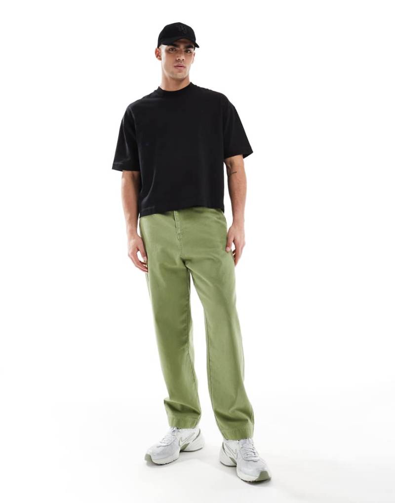 ASOS DESIGN - Weite Hose in Khaki mit Gesäßtaschen-Detail-Grün von ASOS DESIGN