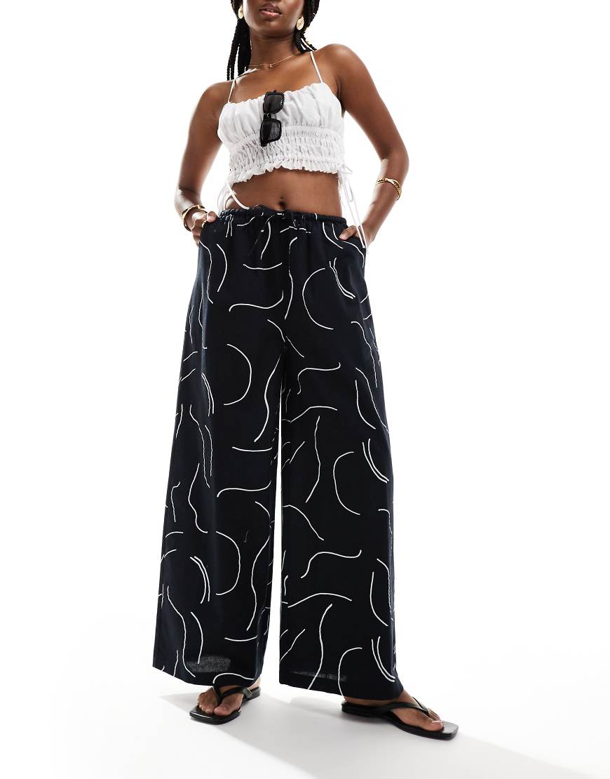 ASOS DESIGN - Weite Hose mit Leinen und Print in Schwarz-Weiß, Kombiteil-Bunt ASOS DESIGN - Weite Hose mit Leinen und Print in Schwarz-Weiß, Kombiteil-Bunt von ASOS DESIGN