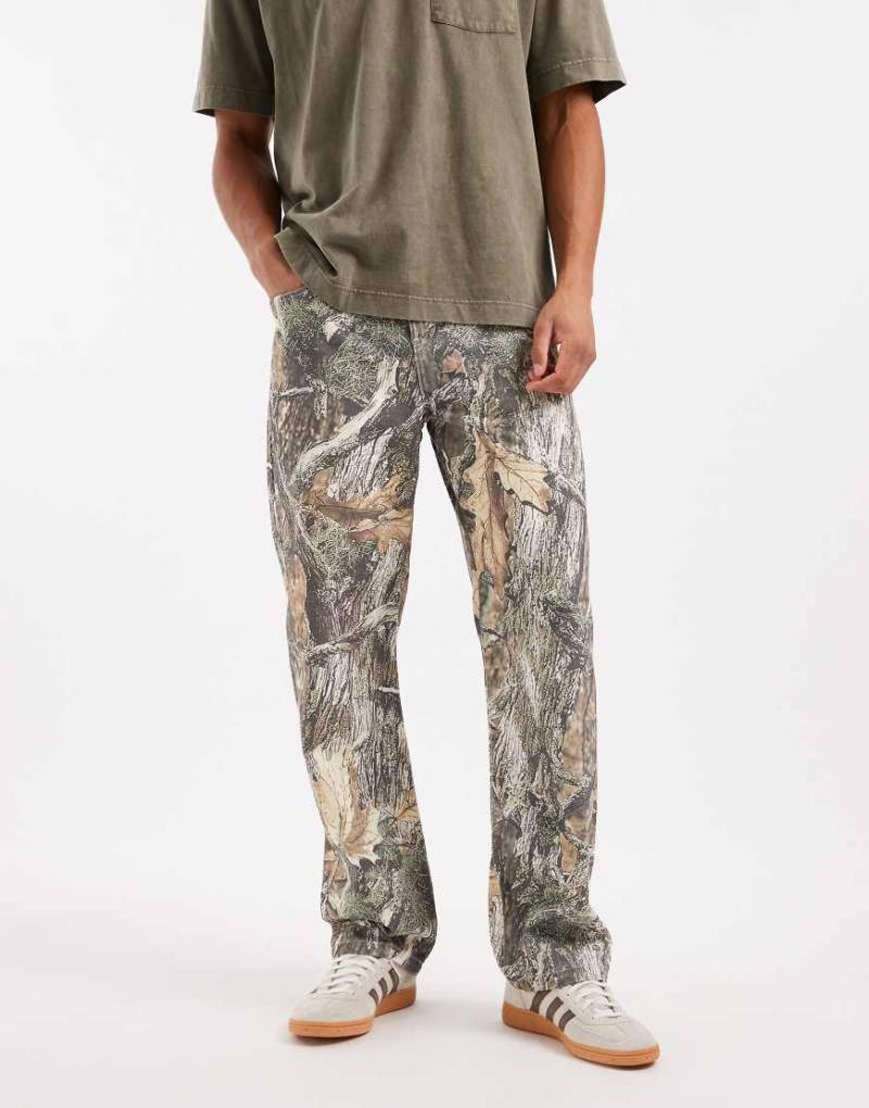 ASOS DESIGN - Weite Hose mit Military-Muster-Bunt von ASOS DESIGN