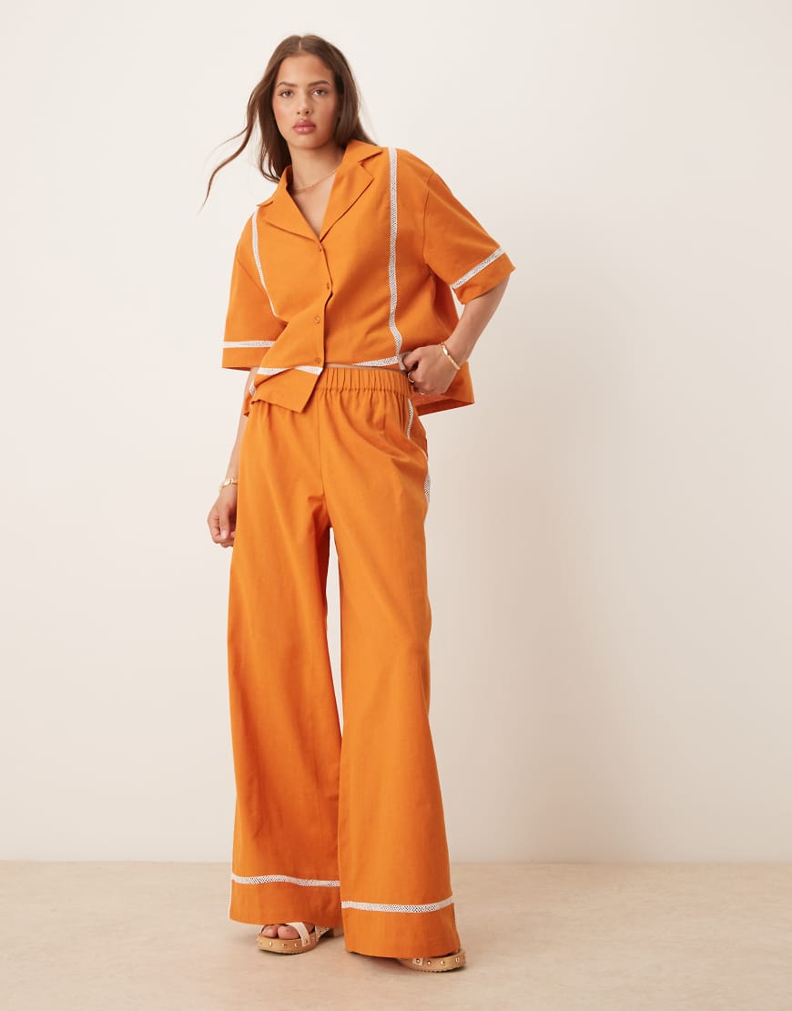 ASOS DESIGN - Weite Hose zum Reinschlüpfen aus Leinenmix in Terracotta mit farblich abgesetztem Saum, Kombiteil-Orange ASOS DESIGN - Weite Hose zum Reinschlüpfen aus Leinenmix in Terracotta mit farblich abgesetztem Saum, Kombiteil-Orange von ASOS DESIGN