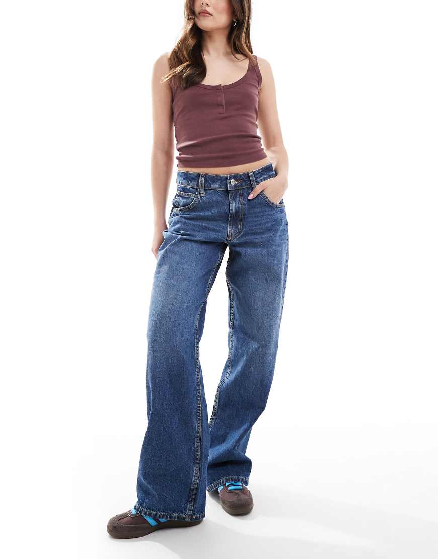ASOS DESIGN - Lässig geschnittene Jeans in Dunkelblau mit weitem Bein ASOS DESIGN - Lässig geschnittene Jeans in Dunkelblau mit weitem Bein von ASOS DESIGN