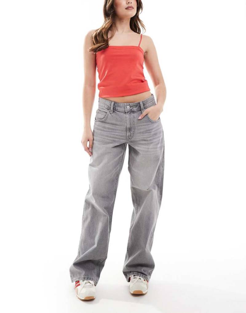 ASOS DESIGN - Baggy-Jeans in Grau mit weitem Bein von ASOS DESIGN