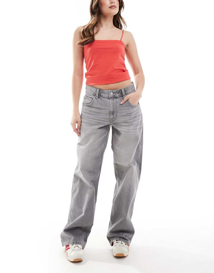 ASOS DESIGN - Baggy-Jeans in Grau mit weitem Bein von ASOS DESIGN