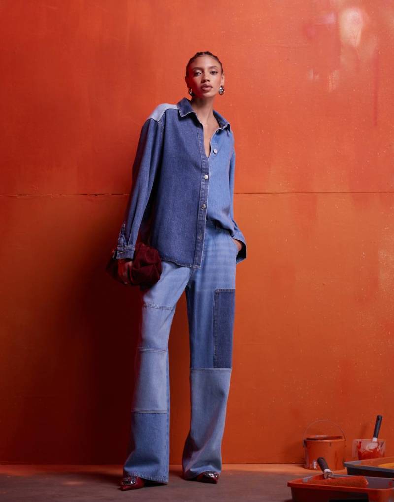 ASOS DESIGN - Weite Jeans aus Denim-Patchwork-Blau von ASOS DESIGN
