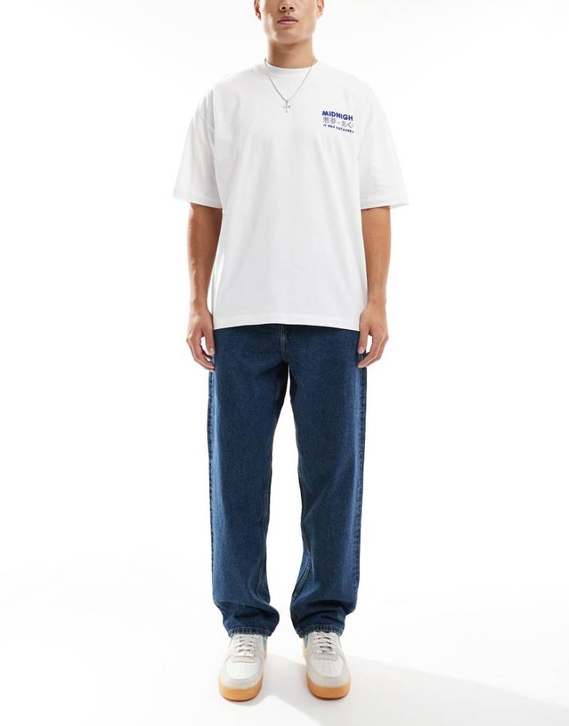 ASOS DESIGN - Weite Jeans in dunkelblauer Waschung von ASOS DESIGN