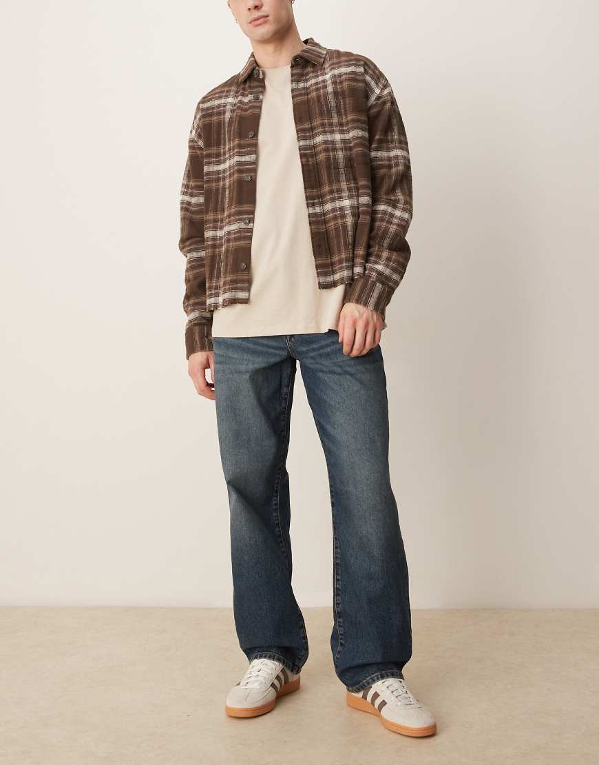ASOS DESIGN - Weite Jeans in dunkelblauer Waschung ASOS DESIGN - Weite Jeans in dunkelblauer Waschung von ASOS DESIGN