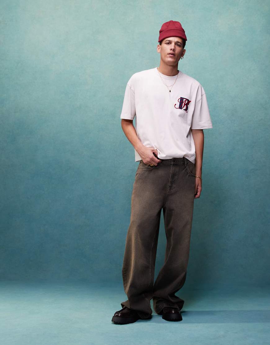 ASOS DESIGN - Weite Jeans in verwaschenem Braun von ASOS DESIGN