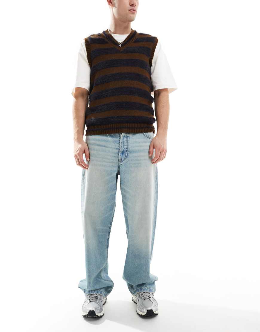 ASOS DESIGN - Weite Jeans in verwaschenem Hellblau ASOS DESIGN - Weite Jeans in verwaschenem Hellblau von ASOS DESIGN