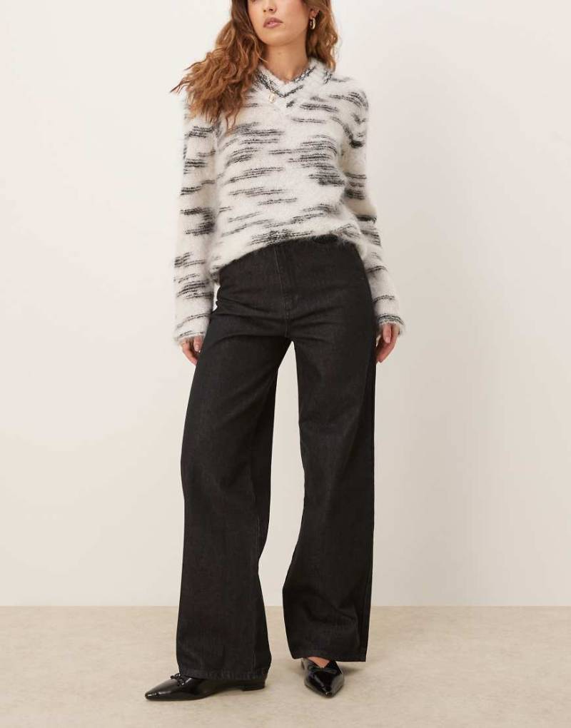 ASOS DESIGN - Weite Jeans in verwaschenem Schwarz mit kürzerem Schnitt-Grau von ASOS DESIGN
