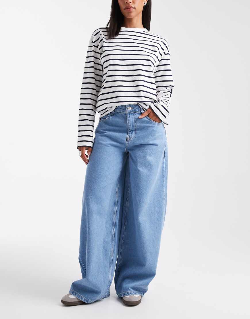 ASOS DESIGN - Weite Oversize-Boyfriend-Jeans mit Bleach-Waschung-Blau von ASOS DESIGN