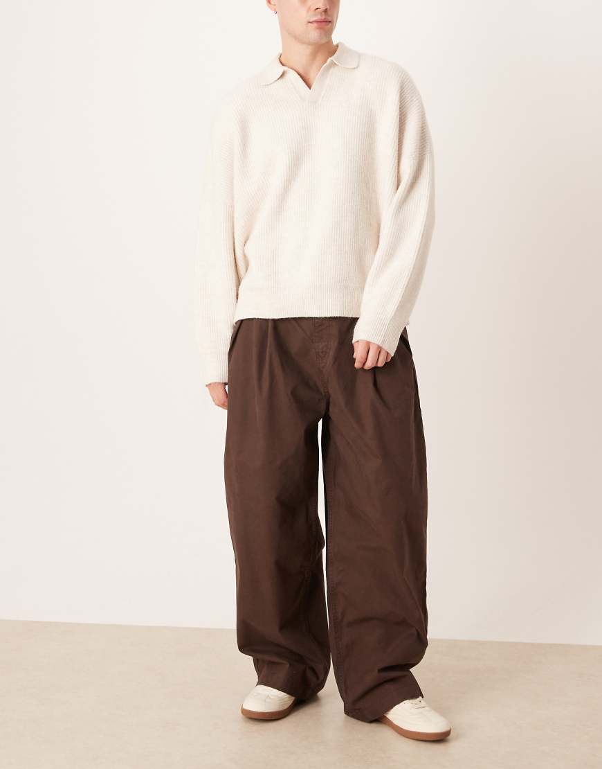 ASOS DESIGN - Weite Oversize-Chinohose in Braun mit Bundfalten-Brown von ASOS DESIGN
