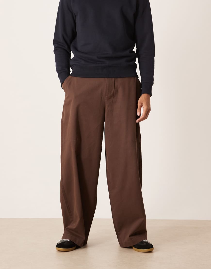 ASOS DESIGN - Weite Oversize-Chinohose in Braun mit Bundfalten-Brown von ASOS DESIGN
