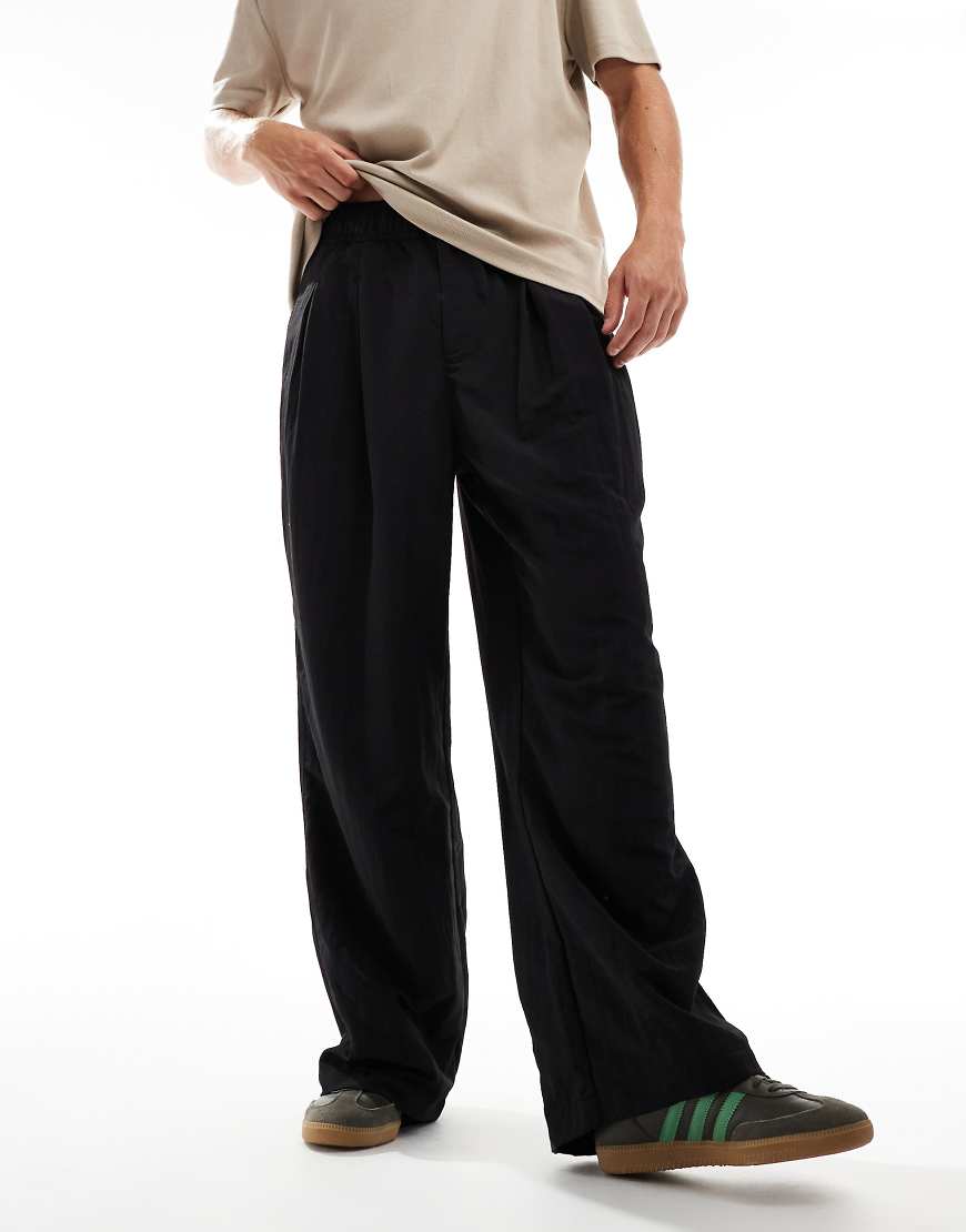 ASOS DESIGN - Weite Oversize-Chinohose in Schwarz mit Bundfalten von ASOS DESIGN