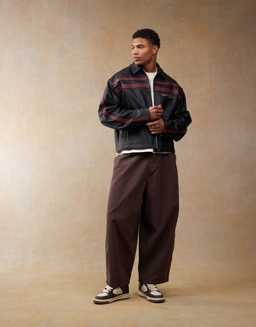 ASOS DESIGN - Weite Oversize-Hose in Braun mit elastischem Bund ASOS DESIGN - Weite Oversize-Hose in Braun mit elastischem Bund von ASOS DESIGN
