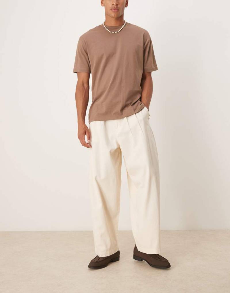 ASOS DESIGN - Weite Oversize-Hose in Creme mit Falten-Weiß von ASOS DESIGN