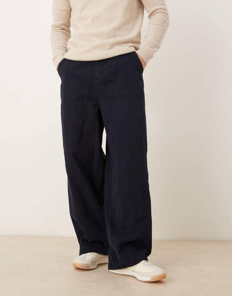ASOS DESIGN - Weite Oversize-Hose in Marineblau mit Carpenter-Details von ASOS DESIGN