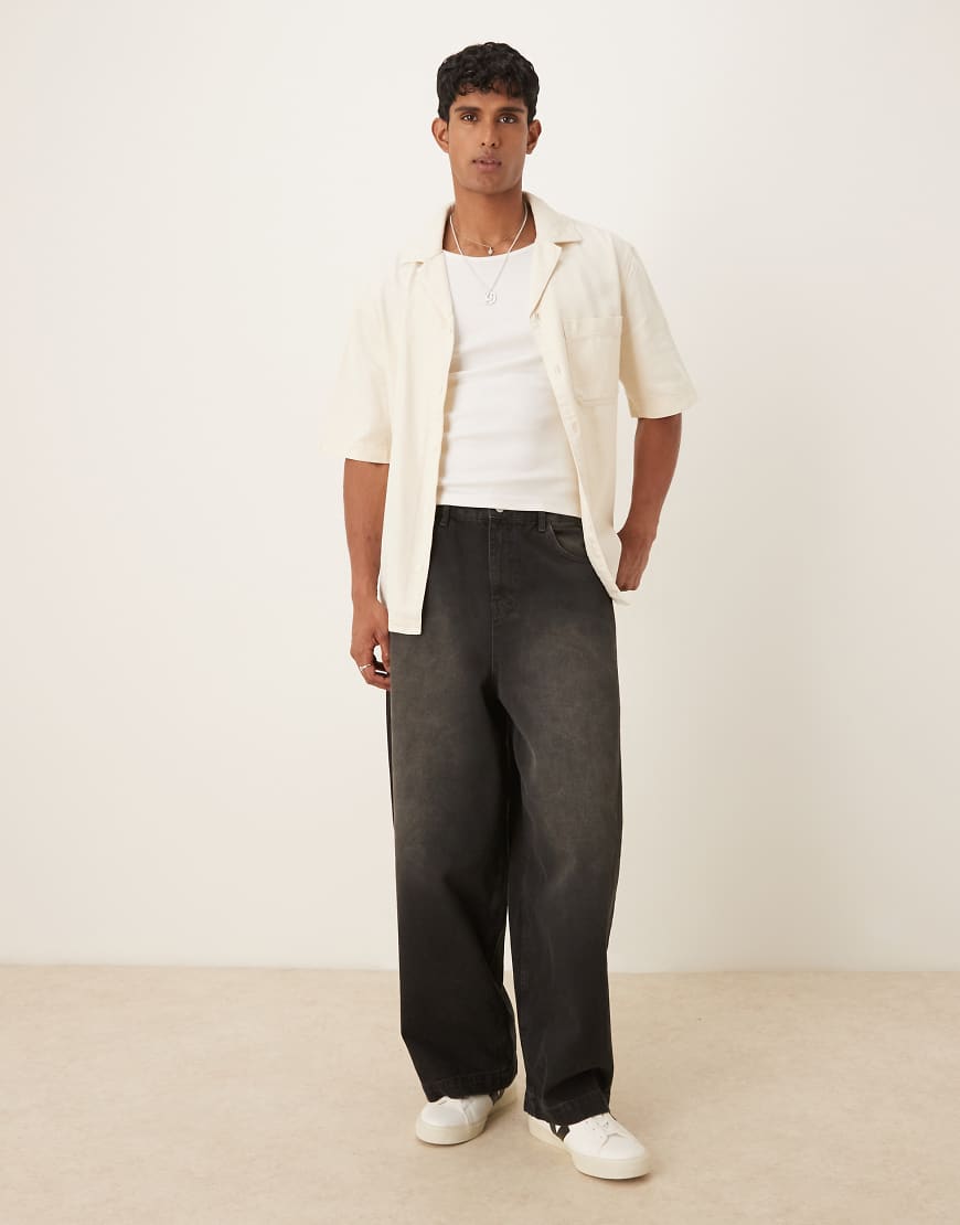 ASOS DESIGN - Weite Oversize-Jeans in brauner Waschung ASOS DESIGN - Weite Oversize-Jeans in brauner Waschung von ASOS DESIGN