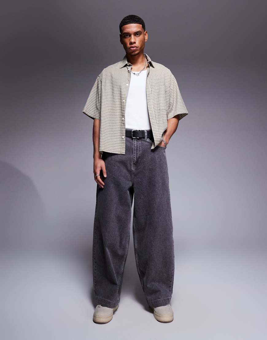 ASOS DESIGN - Weite Oversize-Jeans in verwaschenem Grau ASOS DESIGN - Weite Oversize-Jeans in verwaschenem Grau von ASOS DESIGN