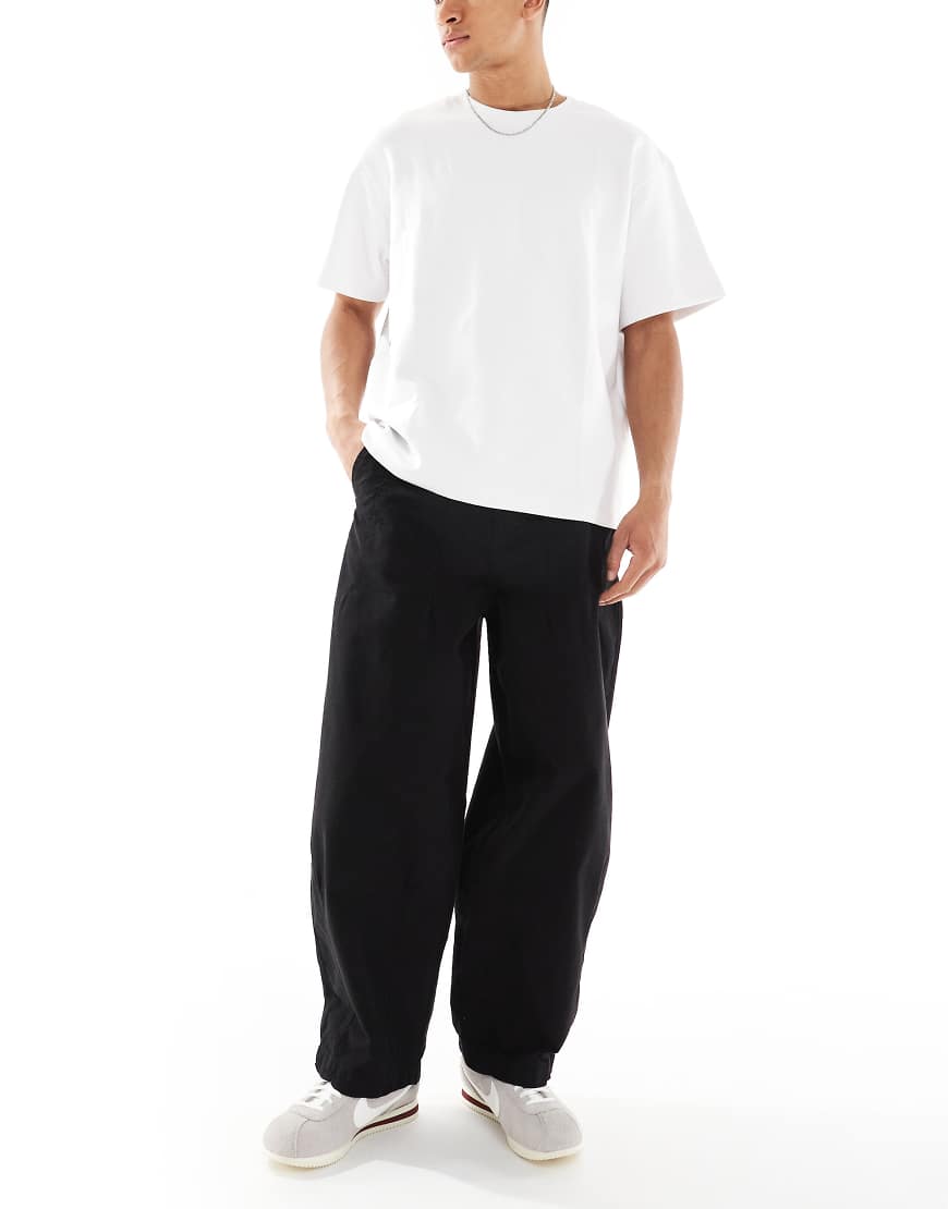 ASOS DESIGN - Weite Oversize-Jeans in verwaschenem Schwarz ASOS DESIGN - Weite Oversize-Jeans in verwaschenem Schwarz von ASOS DESIGN