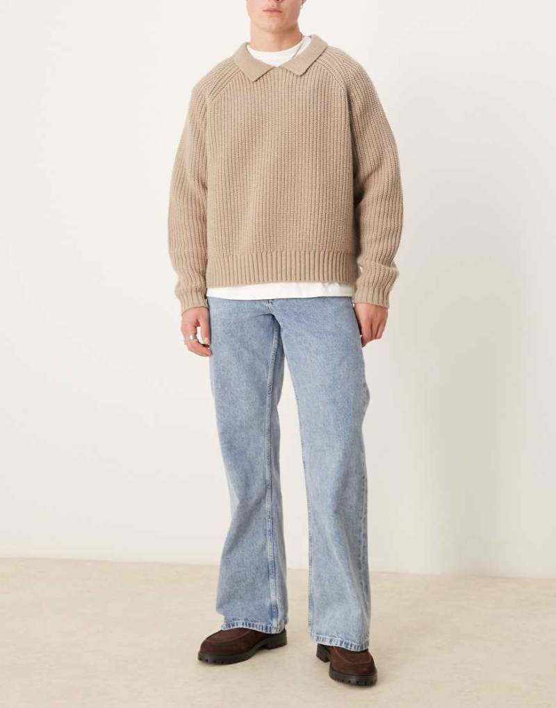 ASOS DESIGN - Weite Schlagjeans in hellblauer Waschung von ASOS DESIGN