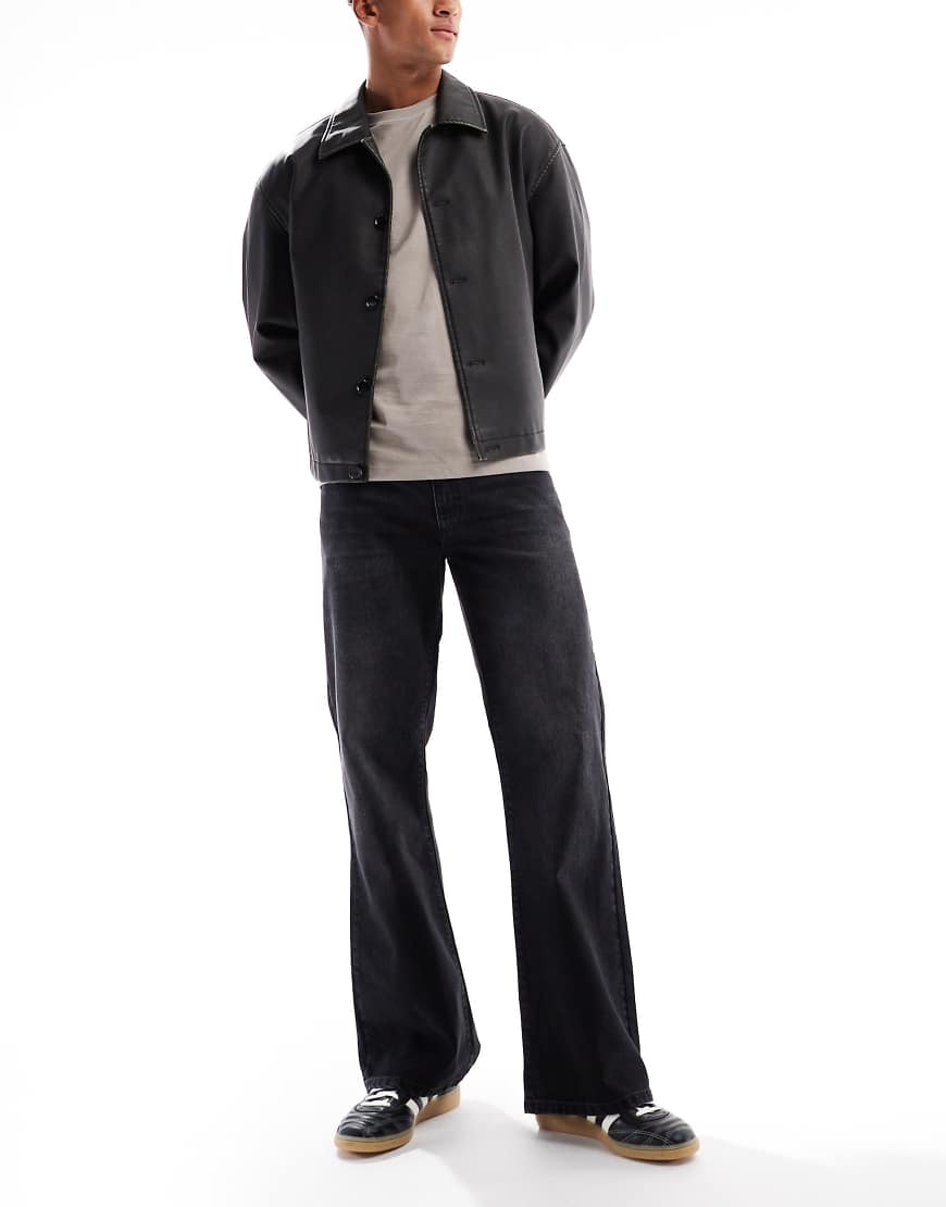ASOS DESIGN - Weite Schlagjeans in schwarzer Waschung ASOS DESIGN - Weite Schlagjeans in schwarzer Waschung von ASOS DESIGN